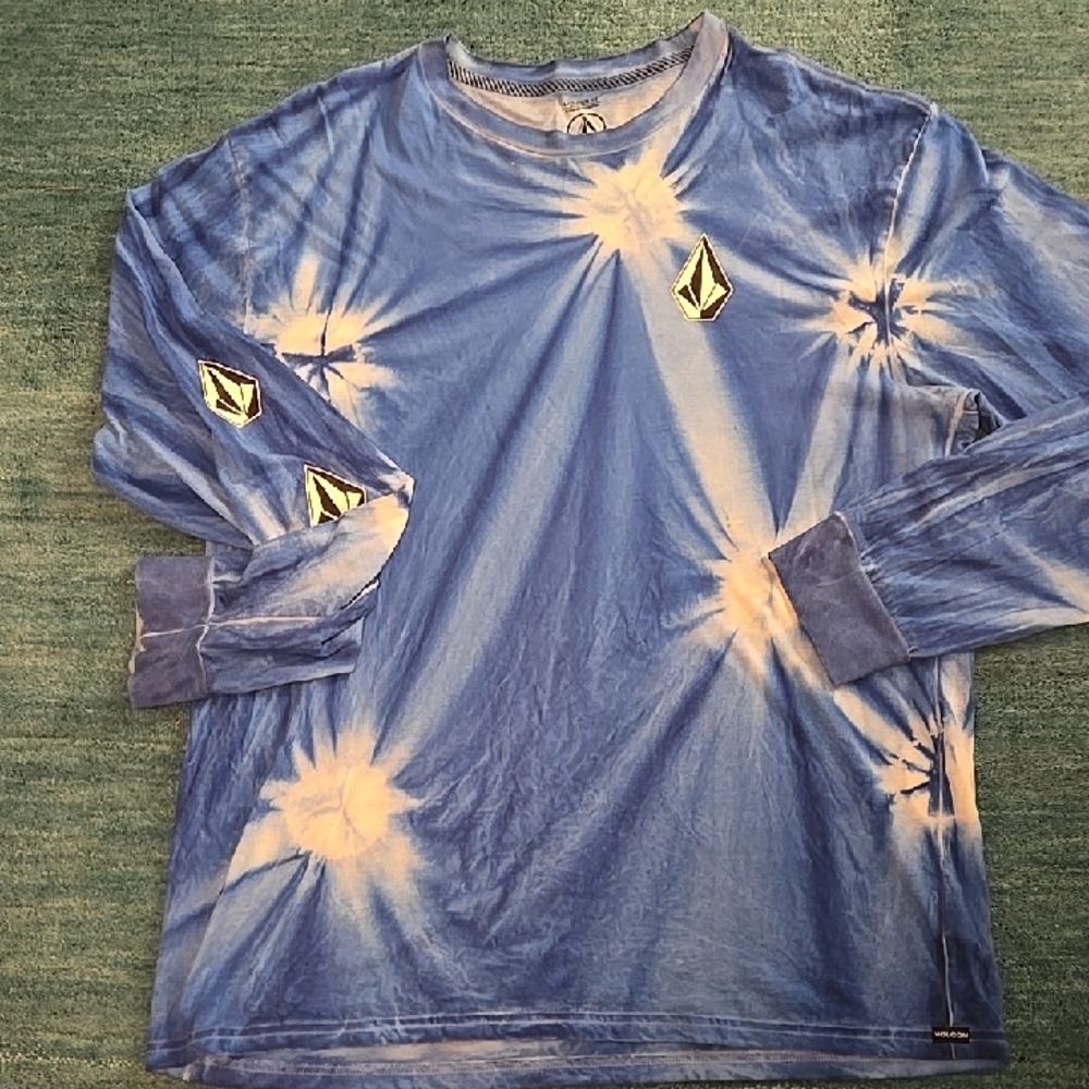 EUC Volcom Blue and White Cotton Tee